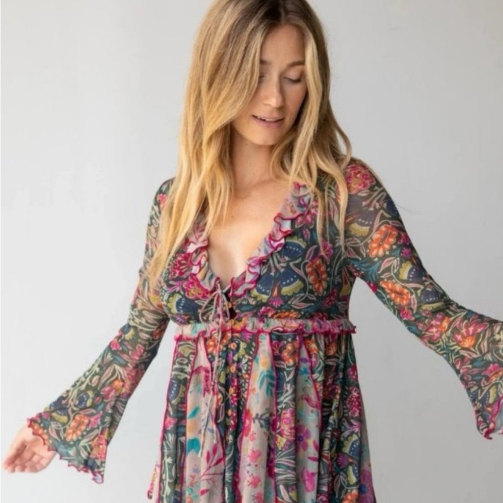 NEW Natural Life Floral Mesh Top Size Large